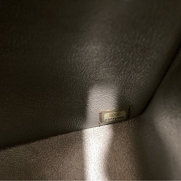 SOLD!!!  Chanel Metallic Caviar double flap Jumbo - Picture 4 of 7